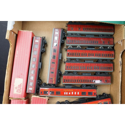 58 - 35 Hornby Dublo items of rolling stock featuring various coaches to include 6 x boxed examples (two ... 