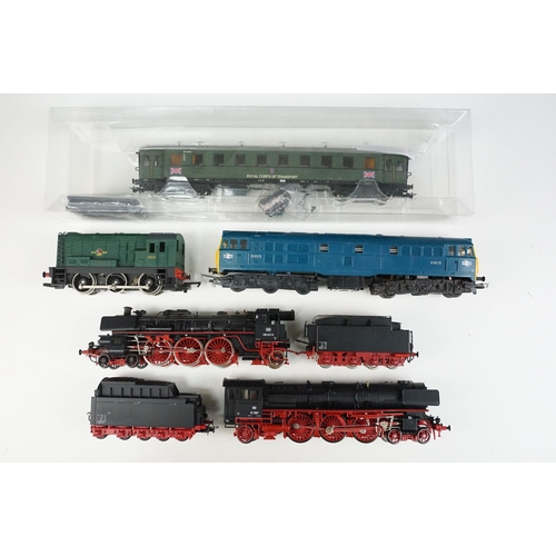 60 - Four OO / HO gauge locomotives to include 2 x 4-6-2 DB in black with tender, Triang R357 D5572 and a... 