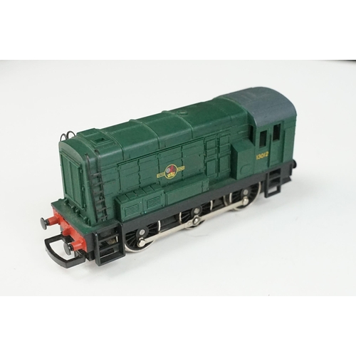 60 - Four OO / HO gauge locomotives to include 2 x 4-6-2 DB in black with tender, Triang R357 D5572 and a... 