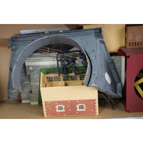 66 - Quantity of OO gauge model railway accessories to include plastic trackside buildings, scenery, vari... 
