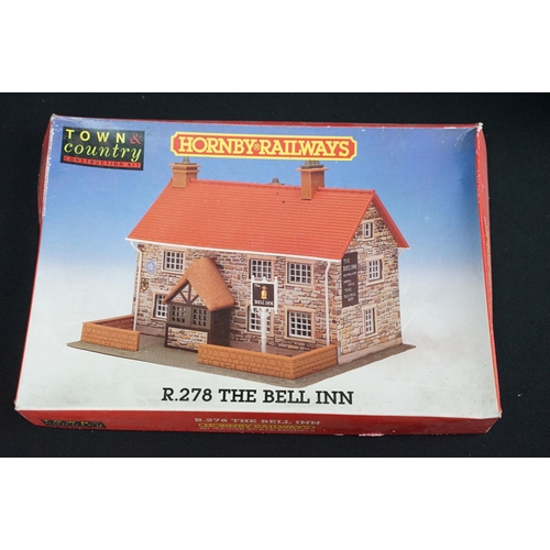66 - Quantity of OO gauge model railway accessories to include plastic trackside buildings, scenery, vari... 