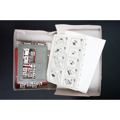 66 - Quantity of OO gauge model railway accessories to include plastic trackside buildings, scenery, vari... 