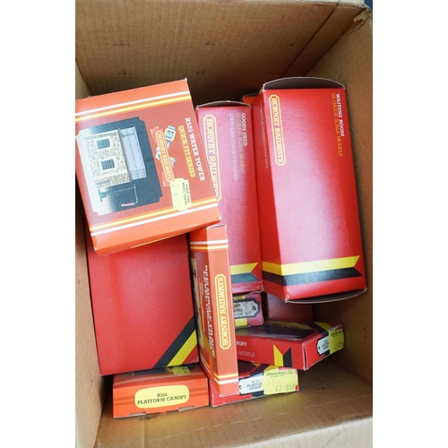 66 - Quantity of OO gauge model railway accessories to include plastic trackside buildings, scenery, vari... 