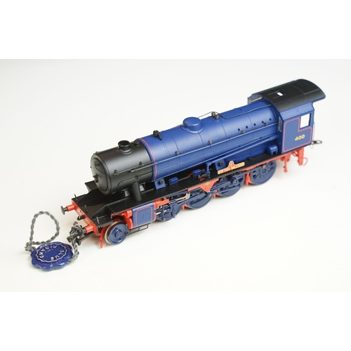 7 - Boxed Hornby OO gauge ltd presentation edn R075 The Flying Scotsman locomotive and a boxed Bachmann ... 