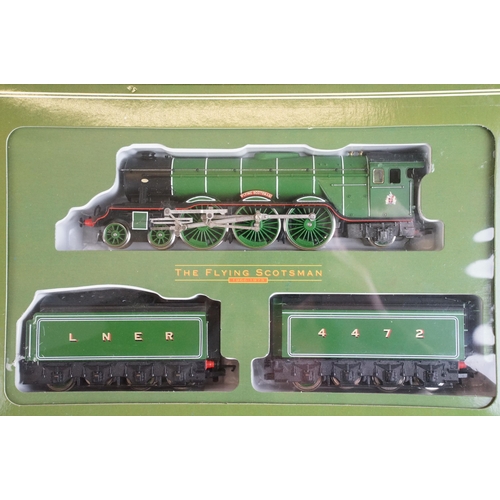 7 - Boxed Hornby OO gauge ltd presentation edn R075 The Flying Scotsman locomotive and a boxed Bachmann ... 