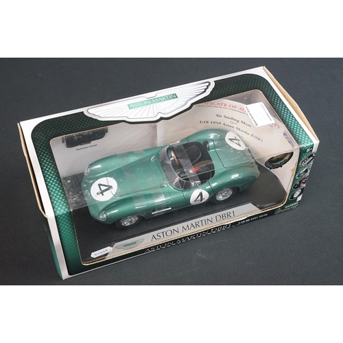 82 - Two boxed 1/18 diecast models to include Hot Wheels Elite 250 GT Berlinetta Passo Corto SWB 1961 Tou... 