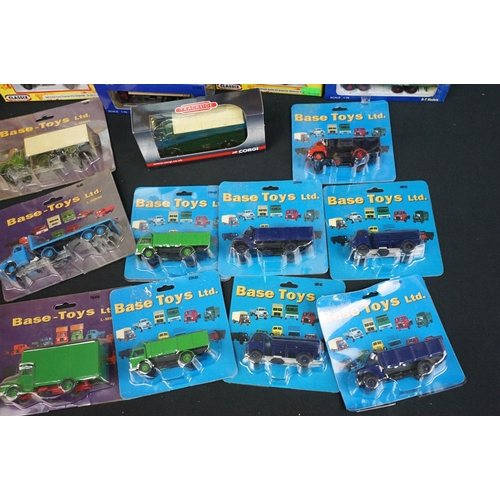 86 - Around 58 boxed / carded small scale diecast & plastic models to include Classix, Base Toys, Minitan... 