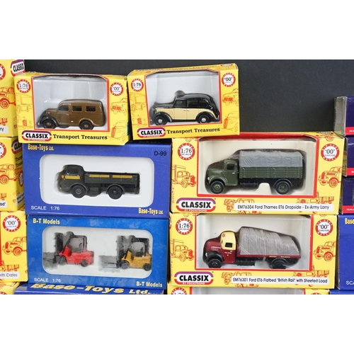 86 - Around 58 boxed / carded small scale diecast & plastic models to include Classix, Base Toys, Minitan... 
