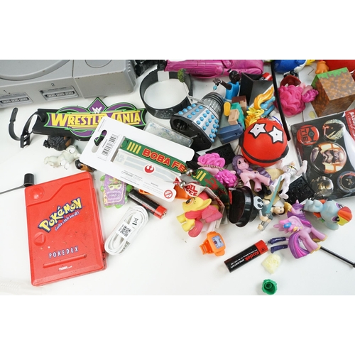 243 - Retro Gaming - Quantity of various retro gaming consoles, games and related items to include 2 x Son... 