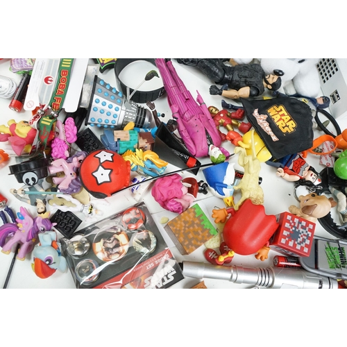 243 - Retro Gaming - Quantity of various retro gaming consoles, games and related items to include 2 x Son... 