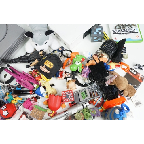 243 - Retro Gaming - Quantity of various retro gaming consoles, games and related items to include 2 x Son... 