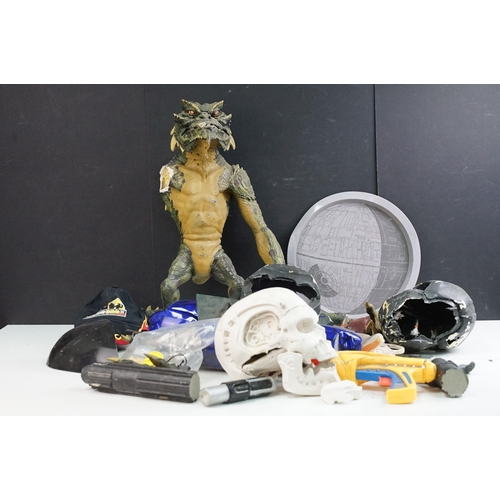 271 - Collection of various incomplete projects featuring parts of Star Wars weapons, Terminator Heads, Ha... 