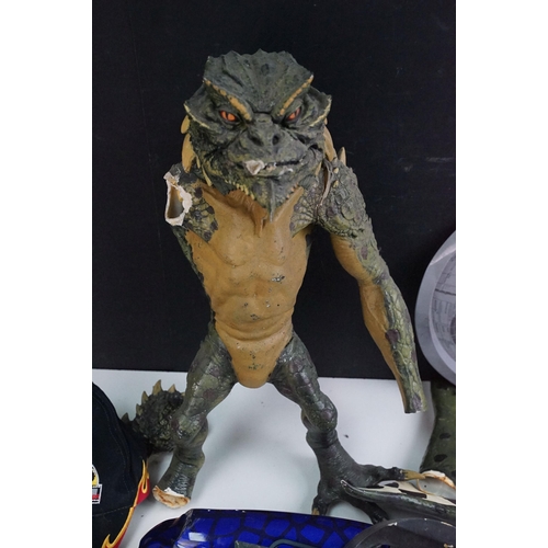 271 - Collection of various incomplete projects featuring parts of Star Wars weapons, Terminator Heads, Ha... 