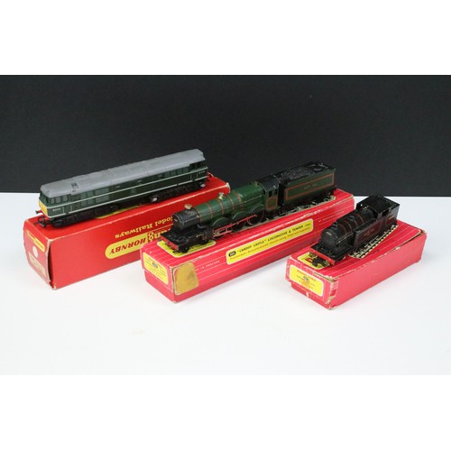 42A - Three boxed locomotives to include 2 x Hornby Dublo (2221 Cardiff Castle 4-6-0 and 2217 0-6-2 Tank L... 