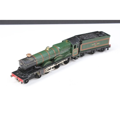 42A - Three boxed locomotives to include 2 x Hornby Dublo (2221 Cardiff Castle 4-6-0 and 2217 0-6-2 Tank L... 