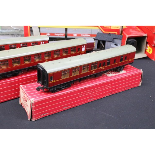 48A - 28 Boxed Hornby Dublo and Triang OO gauge items of rolling stock to include Triang R345 Side Tipping... 