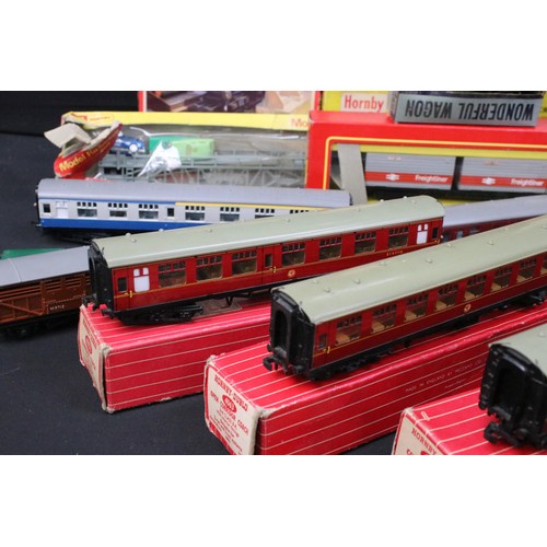 48A - 28 Boxed Hornby Dublo and Triang OO gauge items of rolling stock to include Triang R345 Side Tipping... 