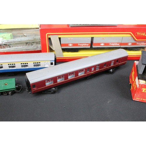 48A - 28 Boxed Hornby Dublo and Triang OO gauge items of rolling stock to include Triang R345 Side Tipping... 