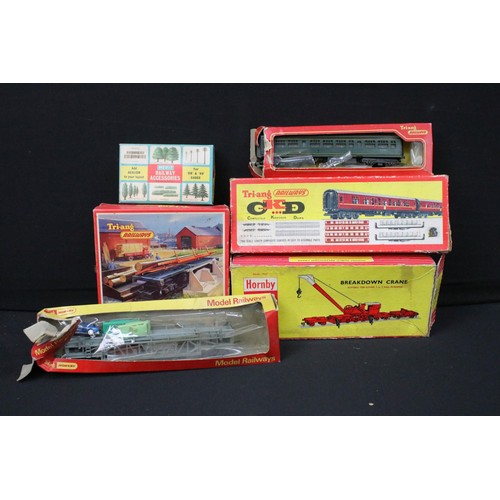 48A - 28 Boxed Hornby Dublo and Triang OO gauge items of rolling stock to include Triang R345 Side Tipping... 