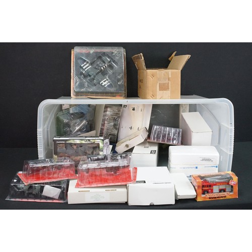 108 - Collection of boxed & carded diecast models featuring many planes, including The Hamilton Collection... 