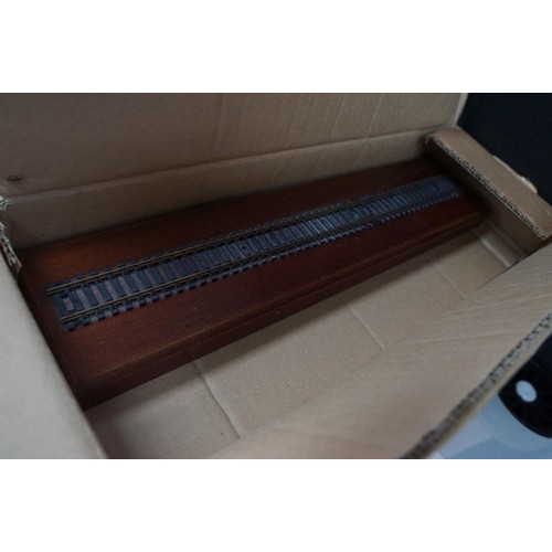 108 - Collection of boxed & carded diecast models featuring many planes, including The Hamilton Collection... 