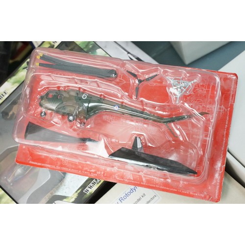 108 - Collection of boxed & carded diecast models featuring many planes, including The Hamilton Collection... 