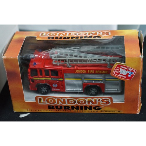 108 - Collection of boxed & carded diecast models featuring many planes, including The Hamilton Collection... 