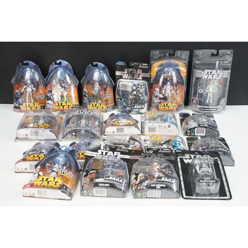 228 - Star Wars - 20 Carded Star Wars figures featuring The Saga Collection Power Droid, Silver Saga 2004 ... 