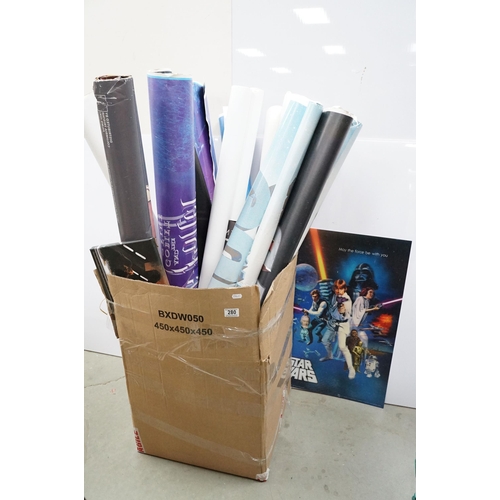 280 - Collection of TV related posters featuring Star Wars, Spider-Man 2, War Of The Worlds, Harry Potter,... 