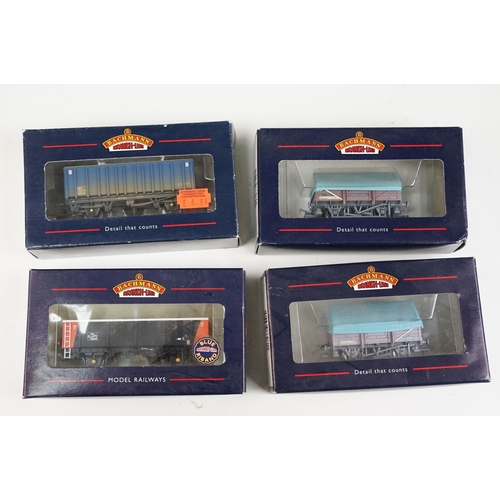 46A - 21 Boxed Bachmann OO gauge items of rolling stock to include 37-301 Intermodal Bogie Wagon with 45ft... 