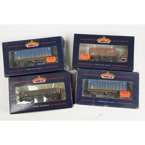 46A - 21 Boxed Bachmann OO gauge items of rolling stock to include 37-301 Intermodal Bogie Wagon with 45ft... 