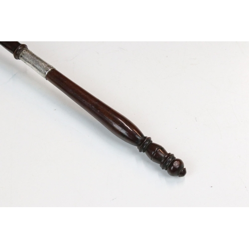 101 - Early 20th century treen double head gavel, the turned ringed handle with silver band, London 1923, ... 