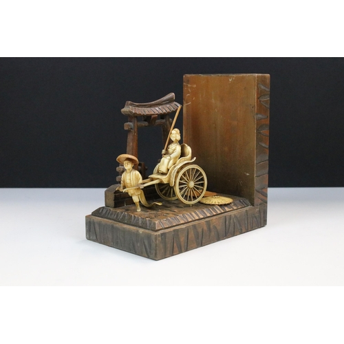 108 - Carved wooden scene bookends with Chinese figurines, H 17cm