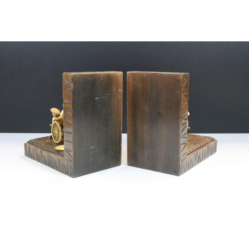 108 - Carved wooden scene bookends with Chinese figurines, H 17cm