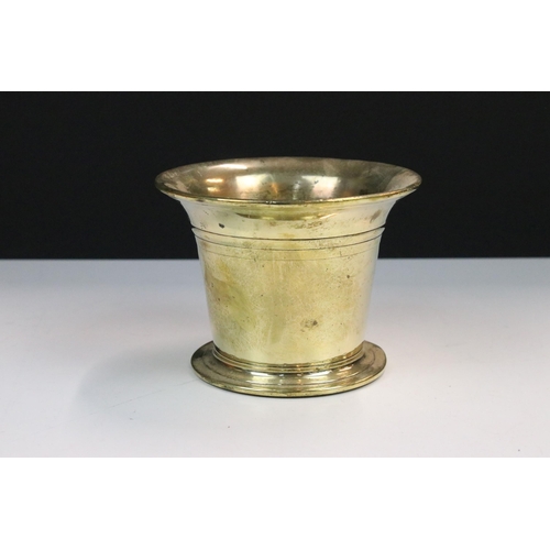 98 - Pair of brass pestle and mortars, largest diameter 14cm