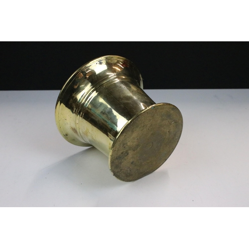 98 - Pair of brass pestle and mortars, largest diameter 14cm