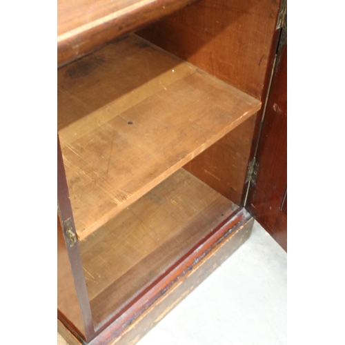 611 - 20th Century mahogany partners twin pedestal desk having a red leather top, with each pedestal havin... 