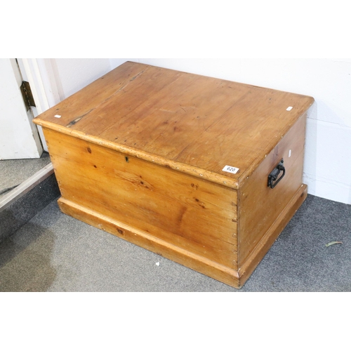 620 - Pine blanket box having a plinth base with lock to front. Measures 42 x 58 x 71cm.