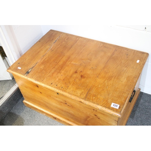 620 - Pine blanket box having a plinth base with lock to front. Measures 42 x 58 x 71cm.