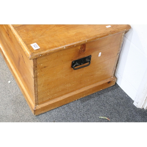 620 - Pine blanket box having a plinth base with lock to front. Measures 42 x 58 x 71cm.