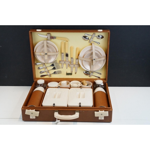 316 - Brexton vintage picnic service set in hard case