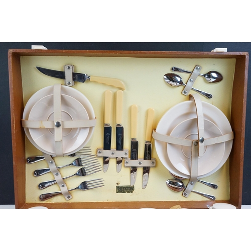 316 - Brexton vintage picnic service set in hard case