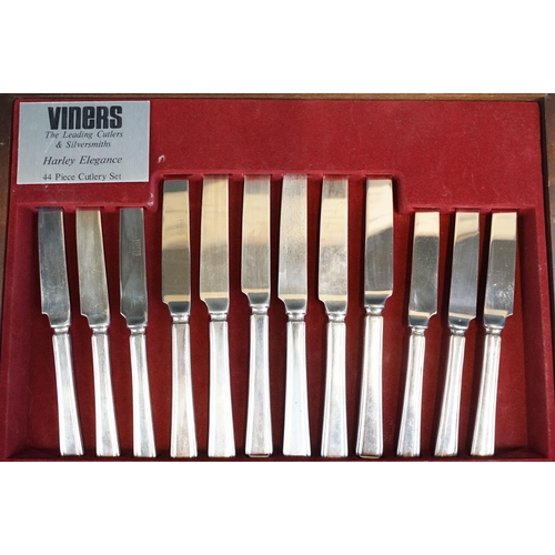 332 - Viner's ' Harley Elegance ' canteen of cutlery, 44 pieces, 6 place setting