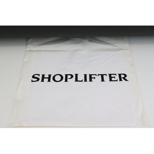 40 - Vinyl - The Smiths – Shoplifters Of The World Unite pack including 12” (RTT 195 with pink inner, ori... 