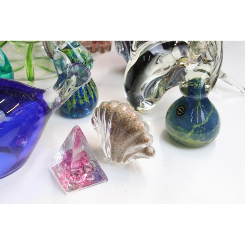 88 - Large selection of mixed art glass to include Murano and Phoenicia glass examples (1 box)