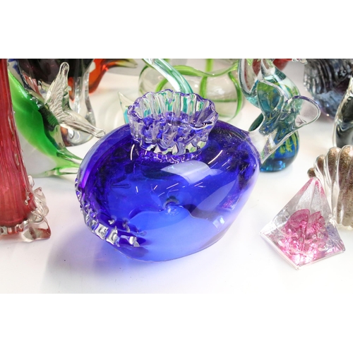 88 - Large selection of mixed art glass to include Murano and Phoenicia glass examples (1 box)