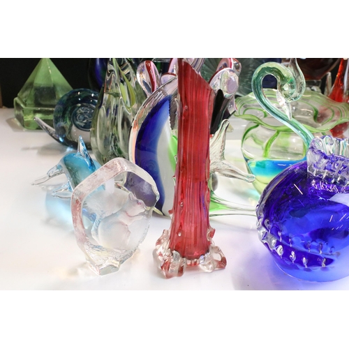 88 - Large selection of mixed art glass to include Murano and Phoenicia glass examples (1 box)