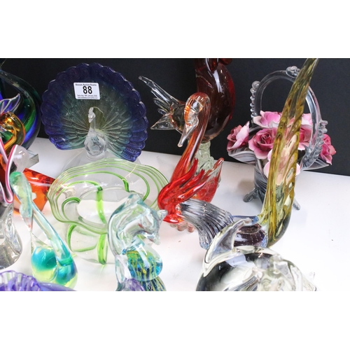 88 - Large selection of mixed art glass to include Murano and Phoenicia glass examples (1 box)