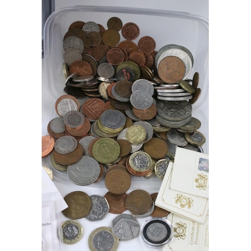 70 - A large collection of commemorative collectors coins / medallions together with a collection of Brit... 