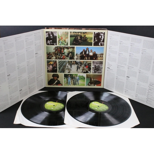 123 - Vinyl - 2 Beatles LPs to include Live At The BBC (7243 8 31796 1 9) and Anthology 3 (7243 8 34451 1 ... 